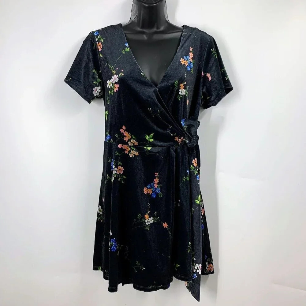 Urban Outfitters Women's Velvet Tiger Floral Wrap Short Sleeve Mini Dress Size S